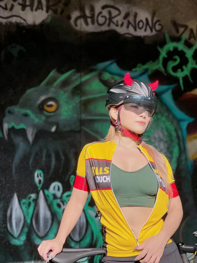 Helmet Flair MagNeatOhz: Small Red Devil Horns for Helmet