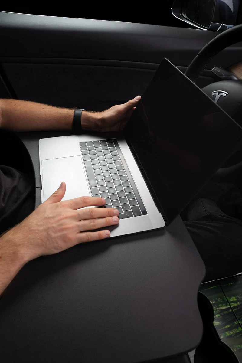 Mobiler Arbeitstisch "TesmeX" für das Tesla Model 3/Y