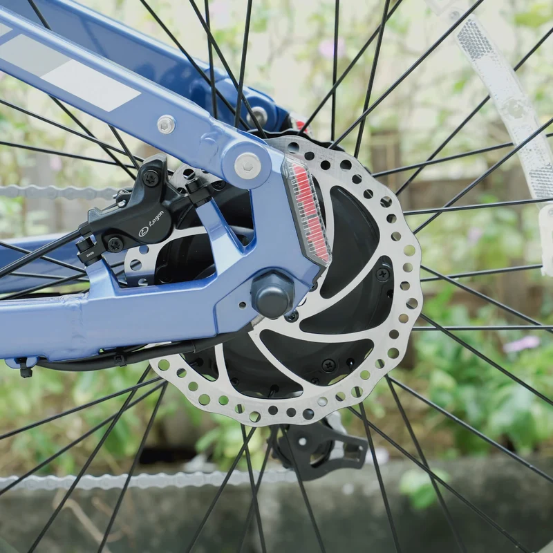 CYRUSHER Rover 26 Zoll Elektrofahrrad mit Fatbike-Reifen und Fully-Federung 250W Motor 52V 15,6Ah Batterie