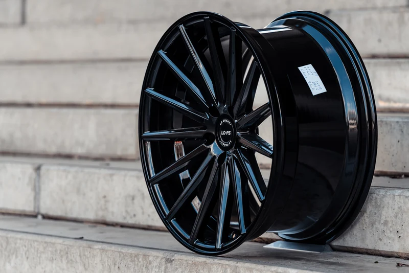 LaChanti LC-P5 in 8,5x19 und 9,5x19 - Glossy Black