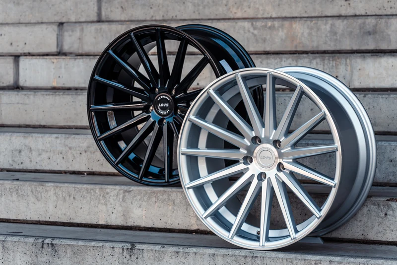 LaChanti LC-P5 in 8,5x19 und 9,5x19 - Glossy Black
