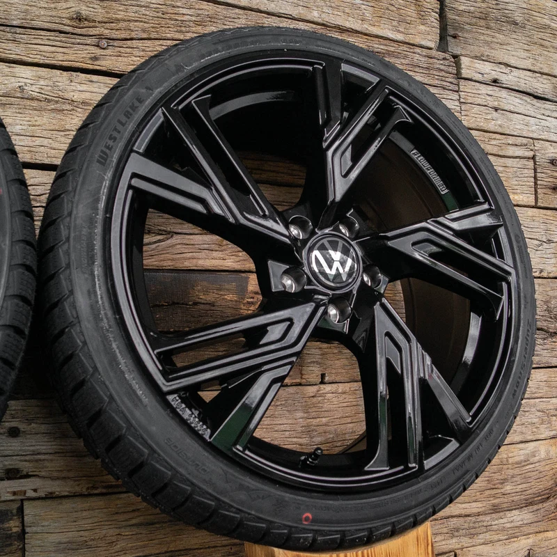 RS5 8,5x20 ET30 5x112 BLACK PAINTED mit Sommer 255 35 20