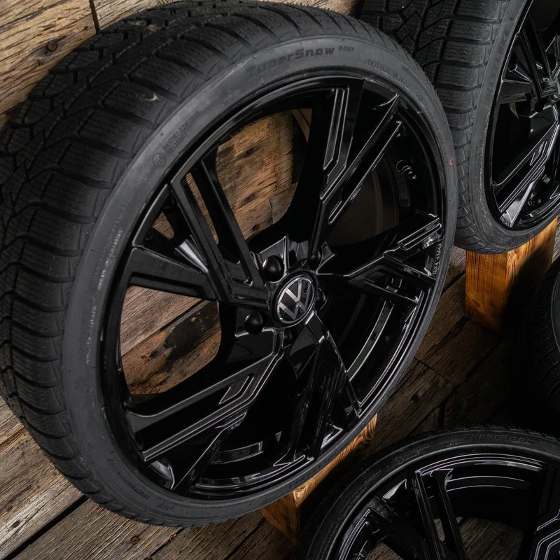 RS5 8,5x20 ET30 5x112 BLACK PAINTED mit Sommer 255 35 20