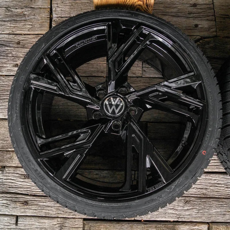 RS5 8,5x20 ET30 5x112 BLACK PAINTED mit Winter 255 40 20