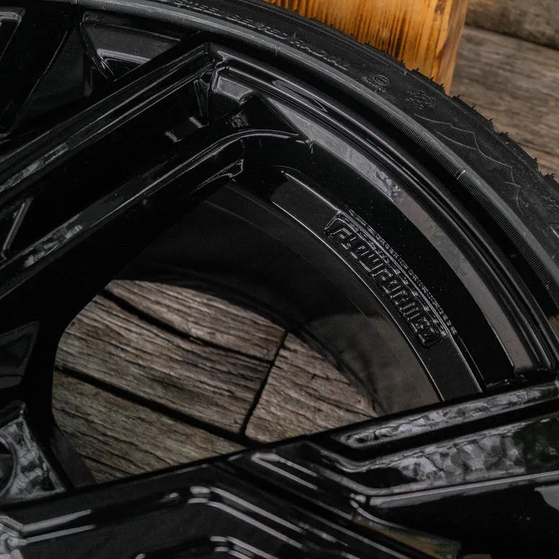 RS5 8,5x20 ET30 5x112 BLACK PAINTED mit Winter 255 40 20